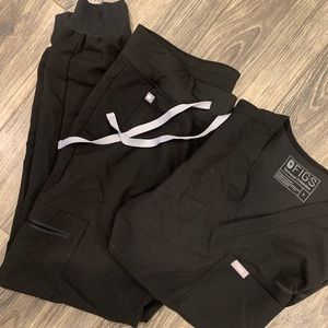 Small black figs set